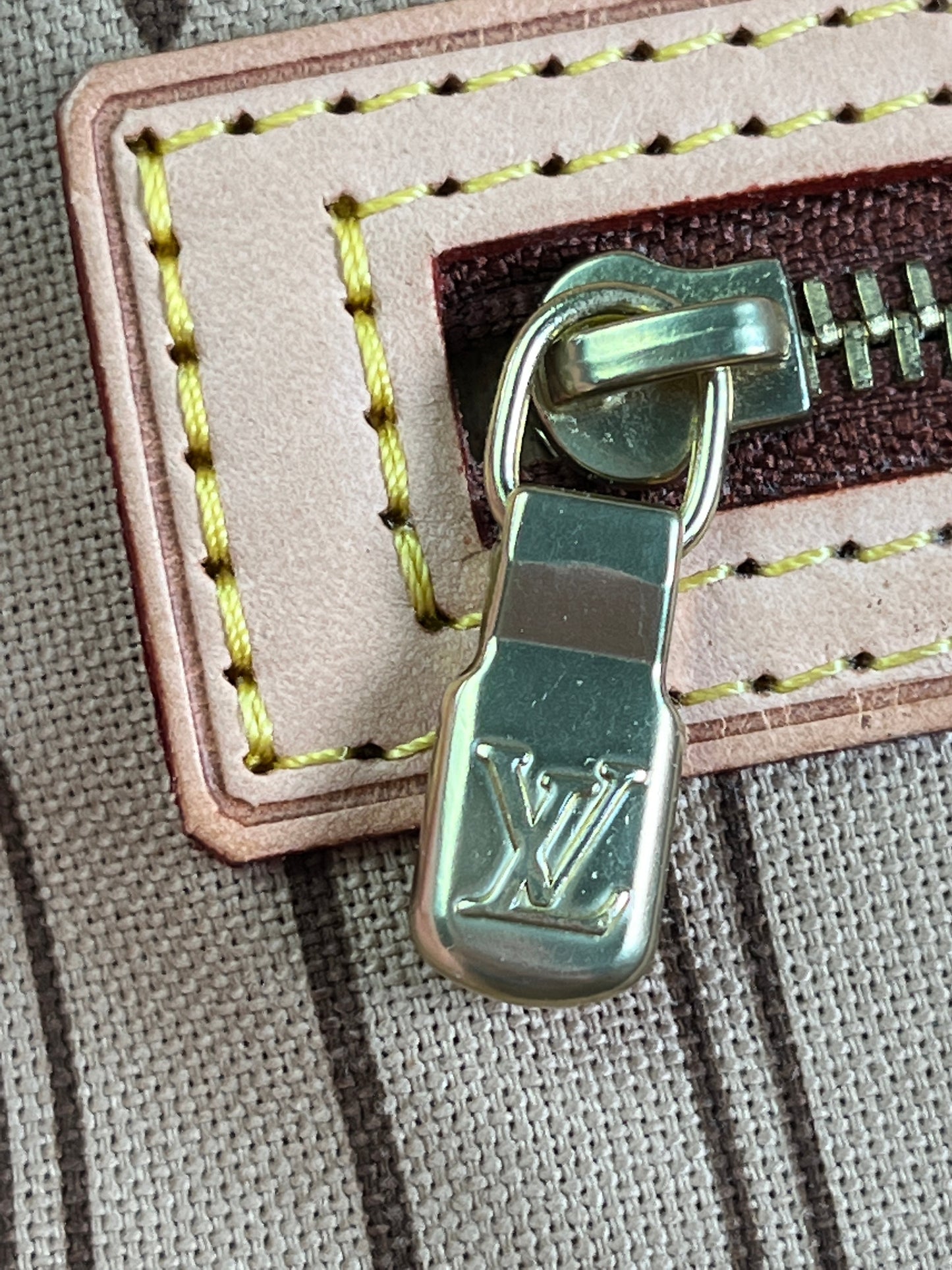 LOUIS VUITTON - NEVERFULL MM TOTE IN MONOGRAM WITH BEIGE INTERIOR