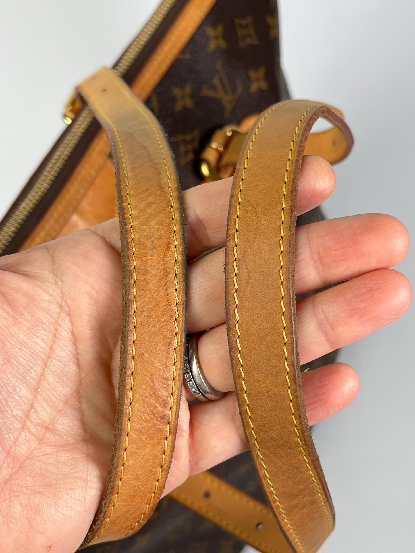 LOUIS VUITTON - PALERMO GM IN MONOGRAM CANVAS