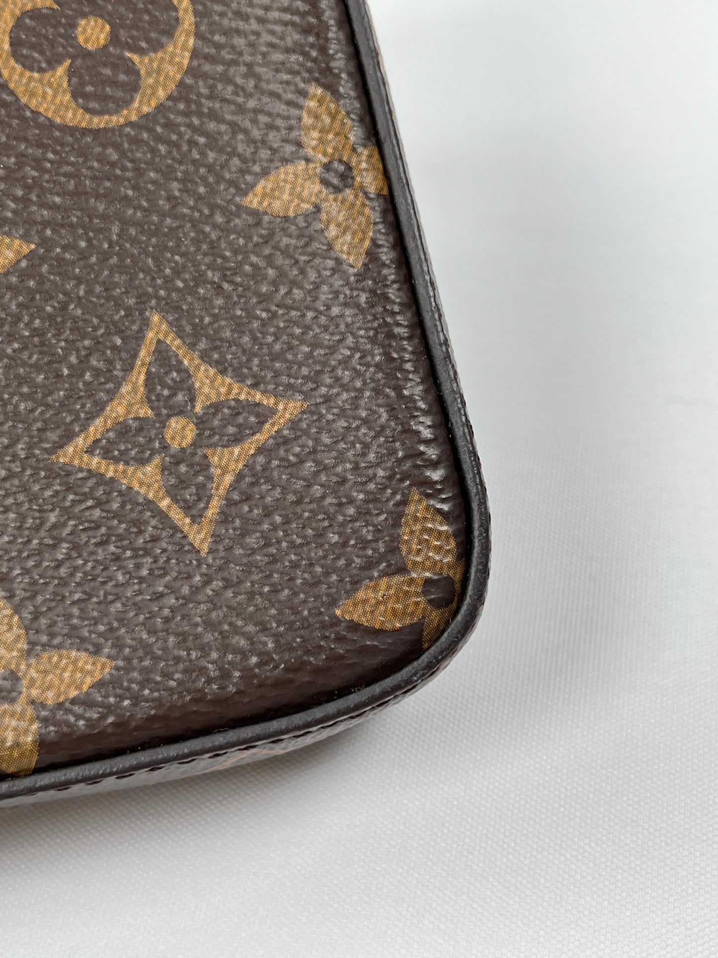 LOUIS VUITTON - FELICIE POCHETTE IN MONOGRAM CANVAS