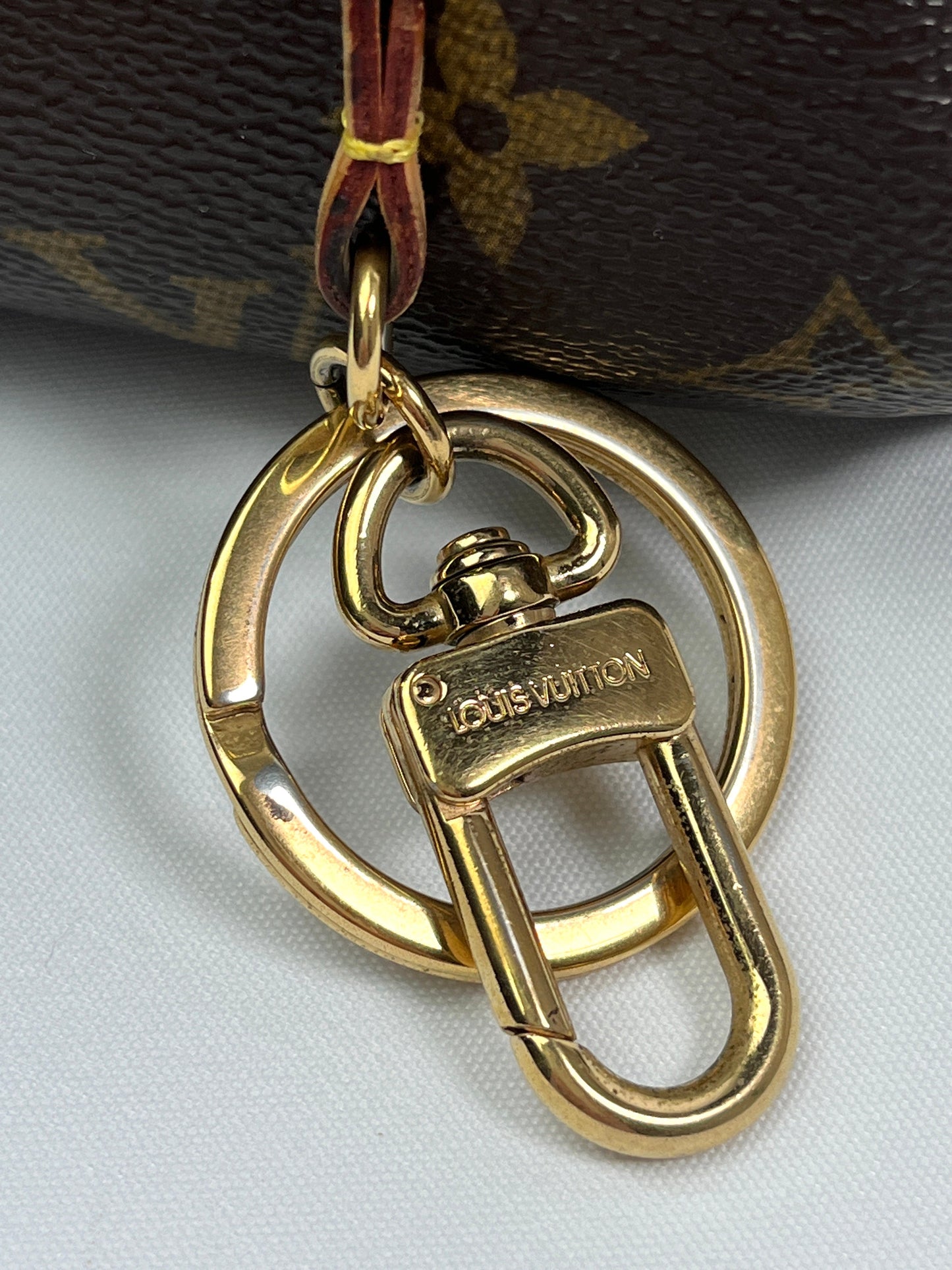 LOUIS VUITTON - ARTSY MM IN MONOGRAM CANVAS