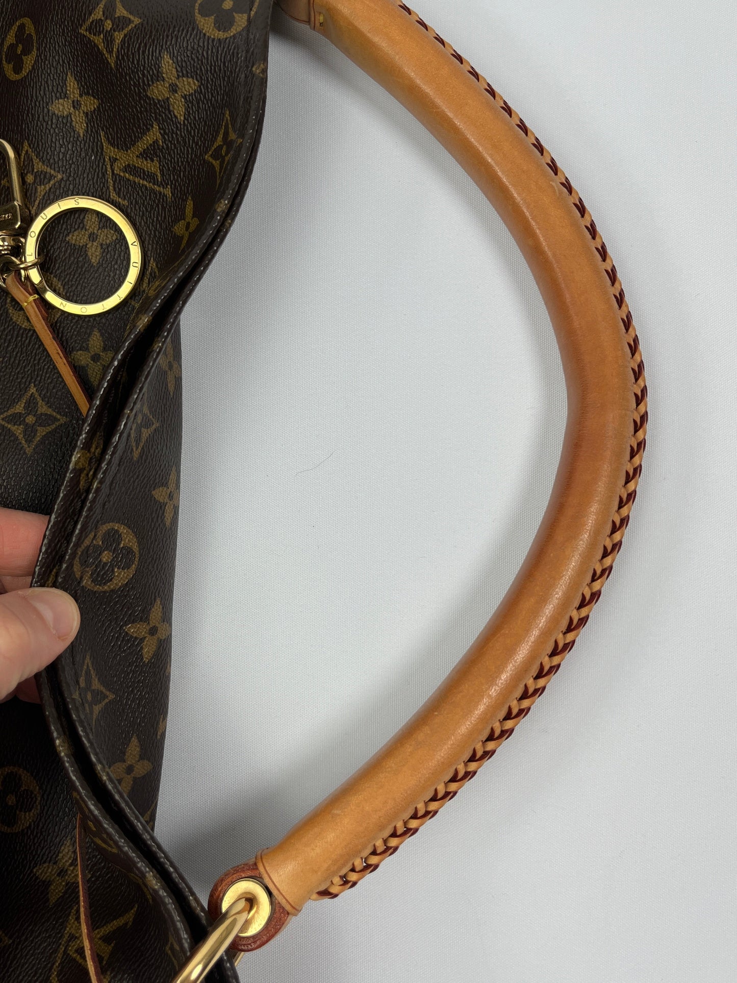 LOUIS VUITTON - ARTSY MM IN MONOGRAM CANVAS