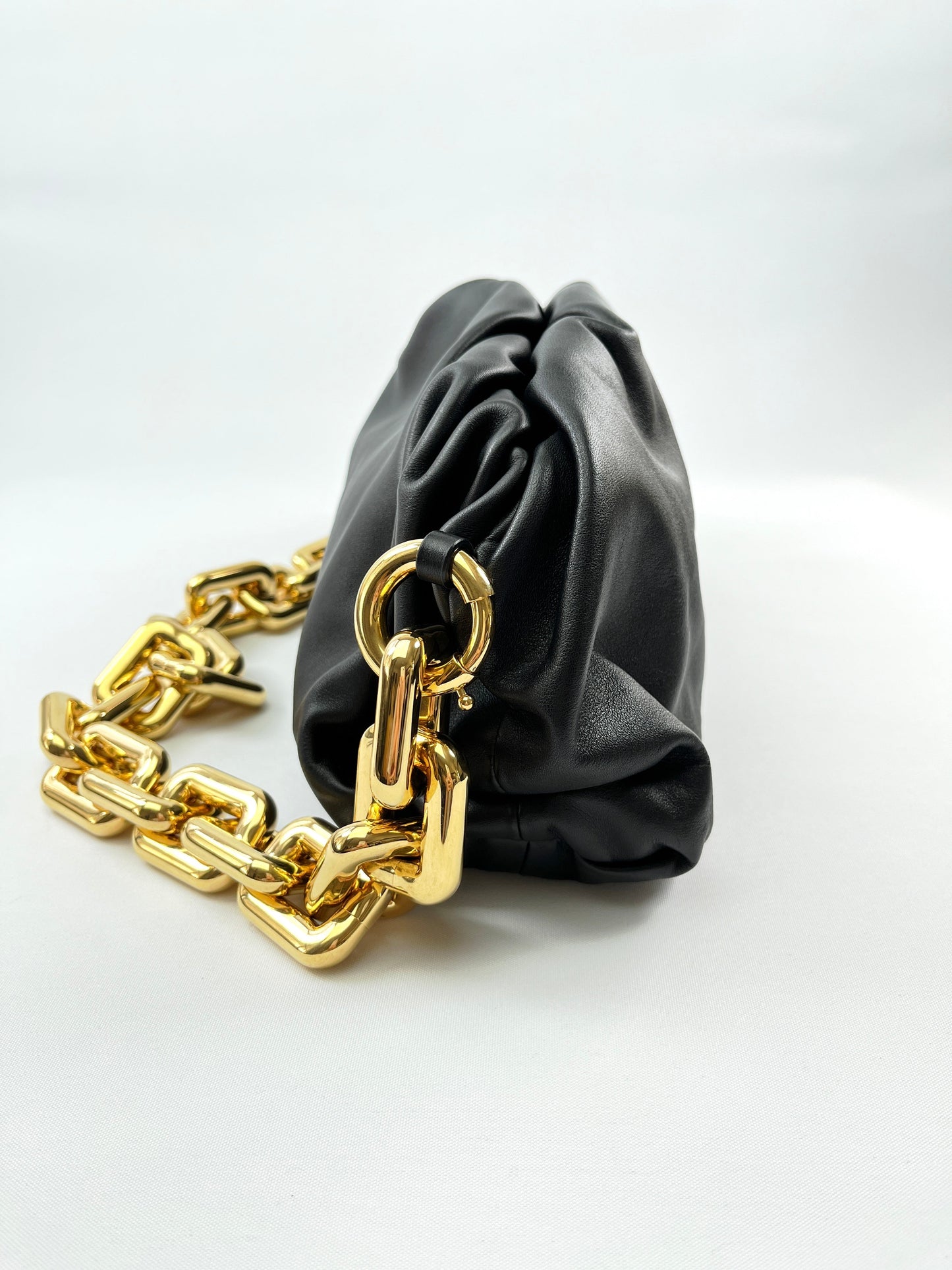 BOTTEGA VENETA - CHAIN POUCH BLACK LEATHER SHOULDER BAG