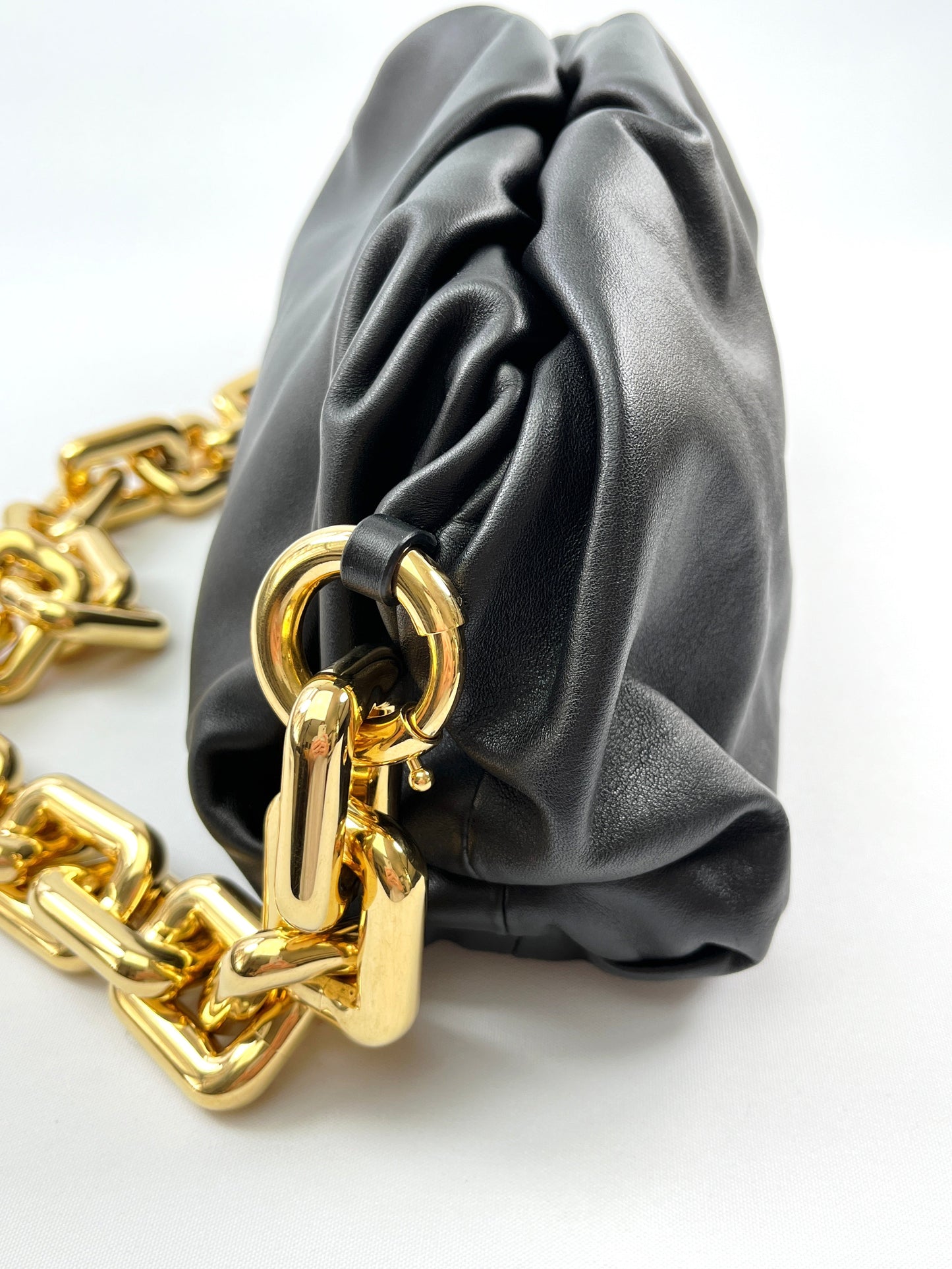 BOTTEGA VENETA - CHAIN POUCH BLACK LEATHER SHOULDER BAG