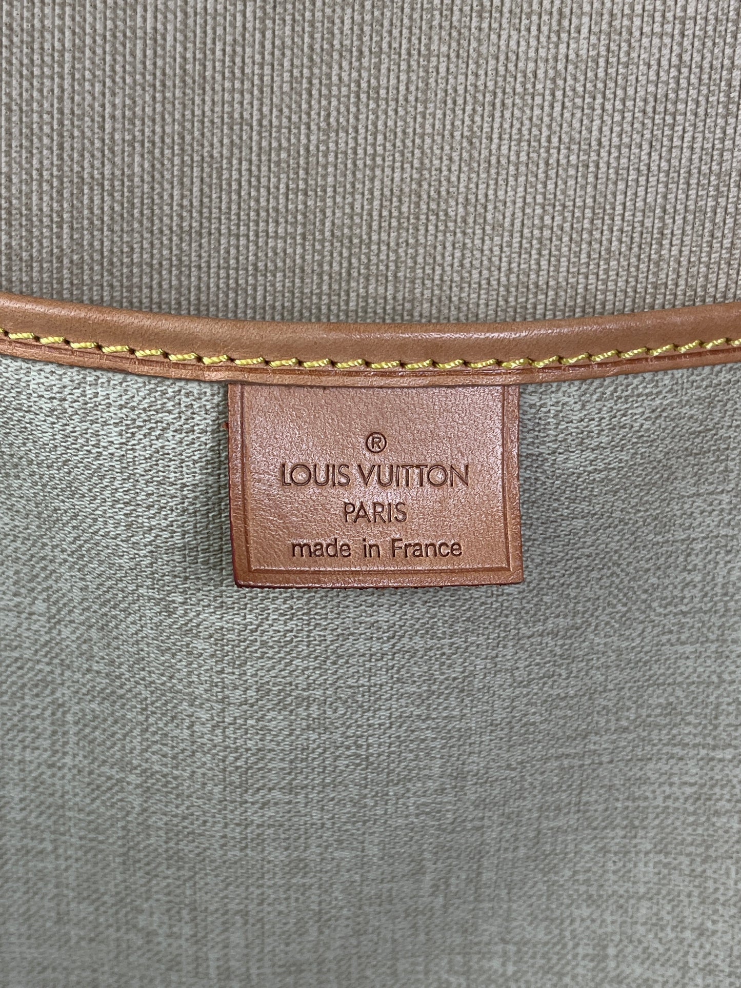 LOUIS VUITTON - EXCURSION BAG MONOGRAM CANVAS