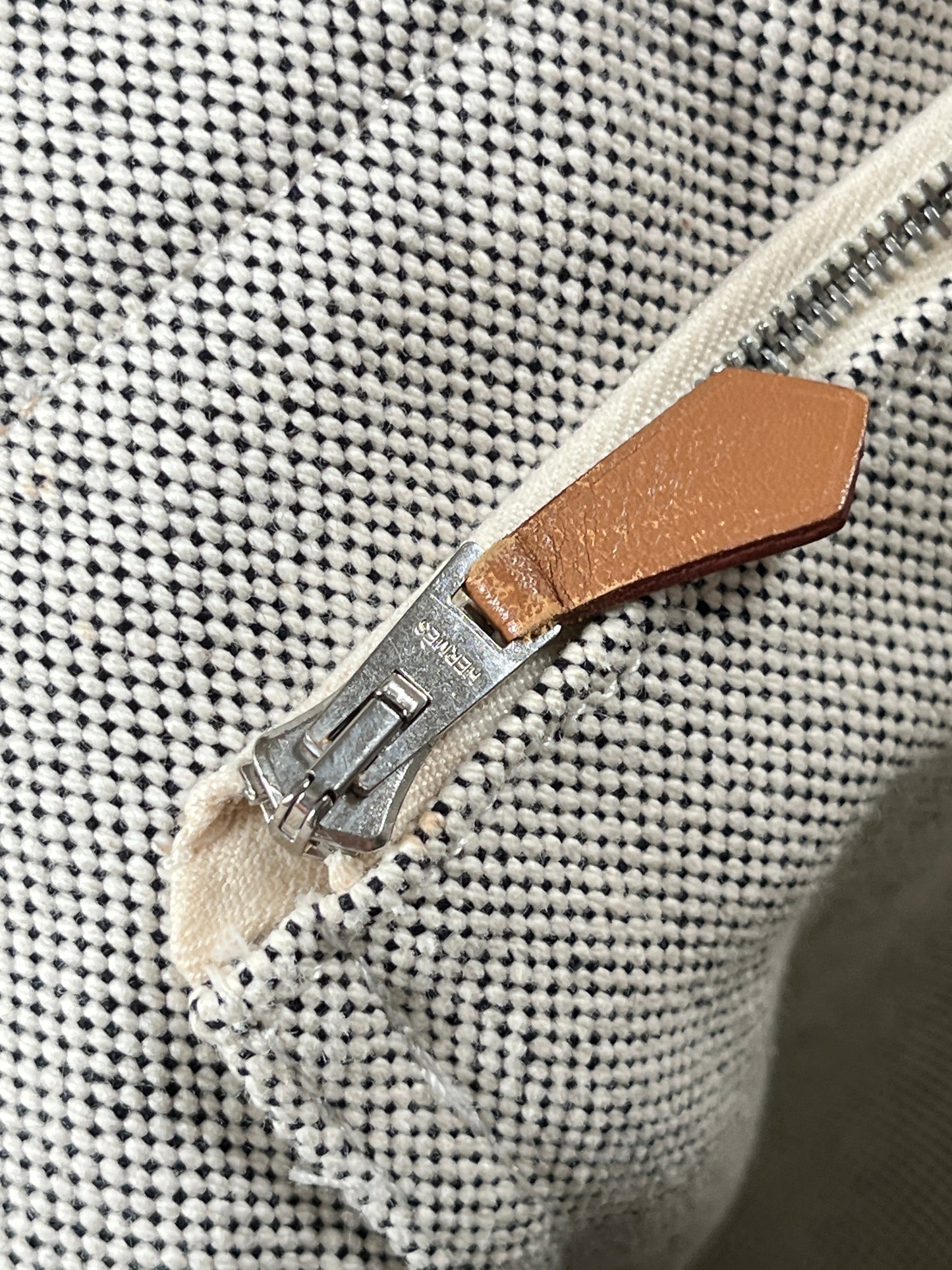 HERMÈS - GRAY COTTON CANVAS FOURRE-TOUT GM TOTE