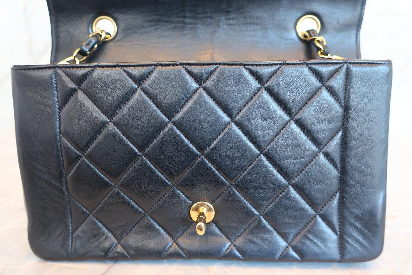CHANEL/シャネル ダイアナマトラッセチェーンショルダーバッグ ラムスキン ブラック/ゴールド金具 ショルダーバッグ 700070184