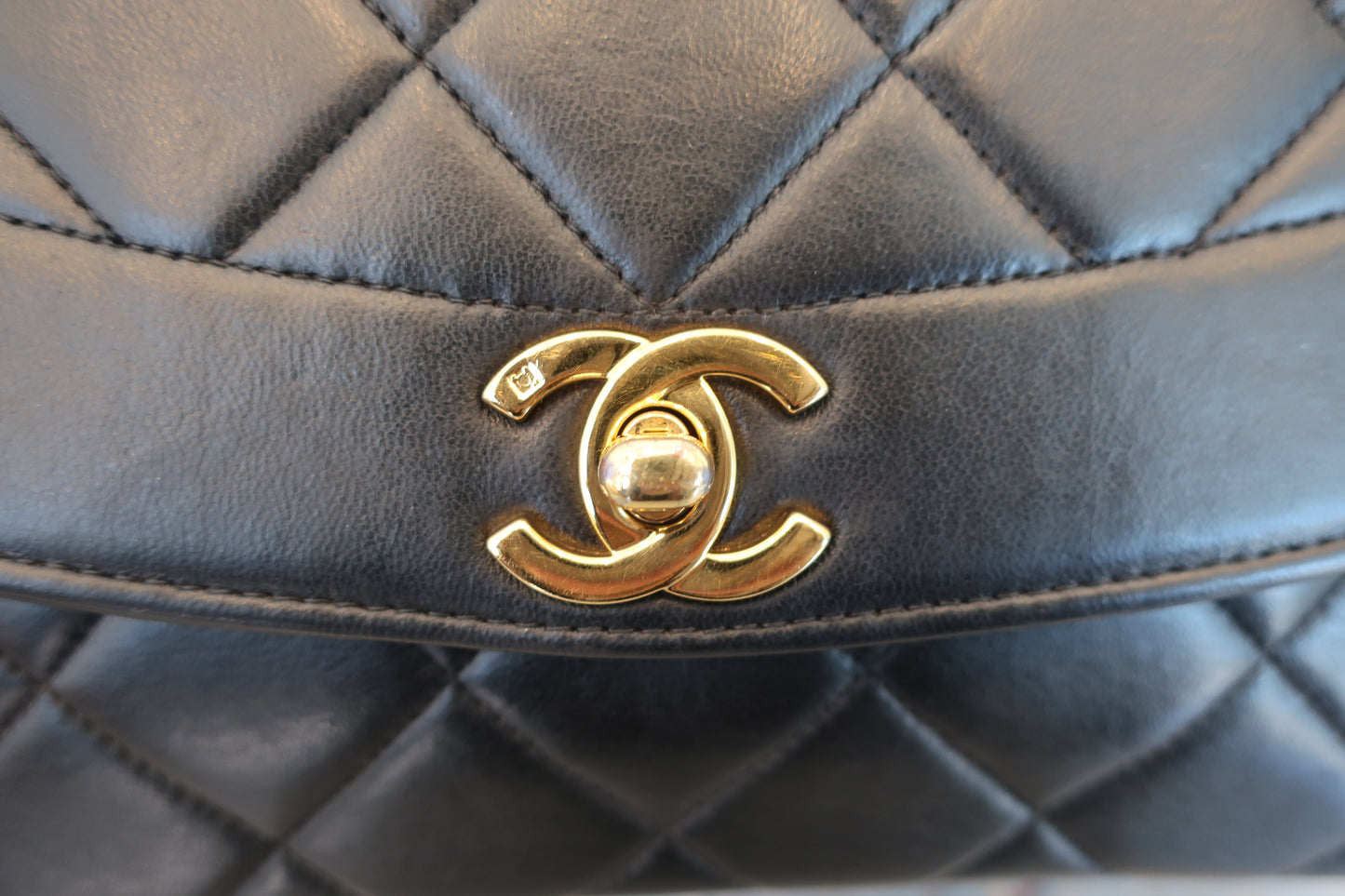 CHANEL/シャネル ダイアナマトラッセチェーンショルダーバッグ ラムスキン ブラック/ゴールド金具 ショルダーバッグ 700070186