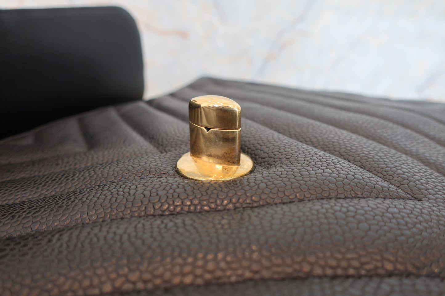 CHANEL/シャネル Vステッチチェーンショルダーバッグ キャビアスキン ブラック/ゴールド金具 ショルダーバッグ 700070249