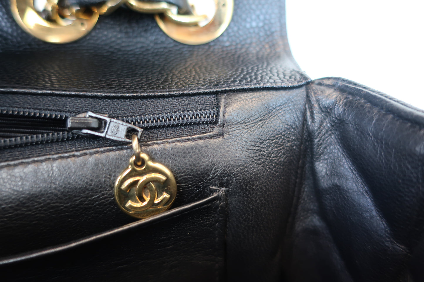 CHANEL/シャネル Vステッチチェーンショルダーバッグ キャビアスキン ブラック/ゴールド金具 ショルダーバッグ 700070249