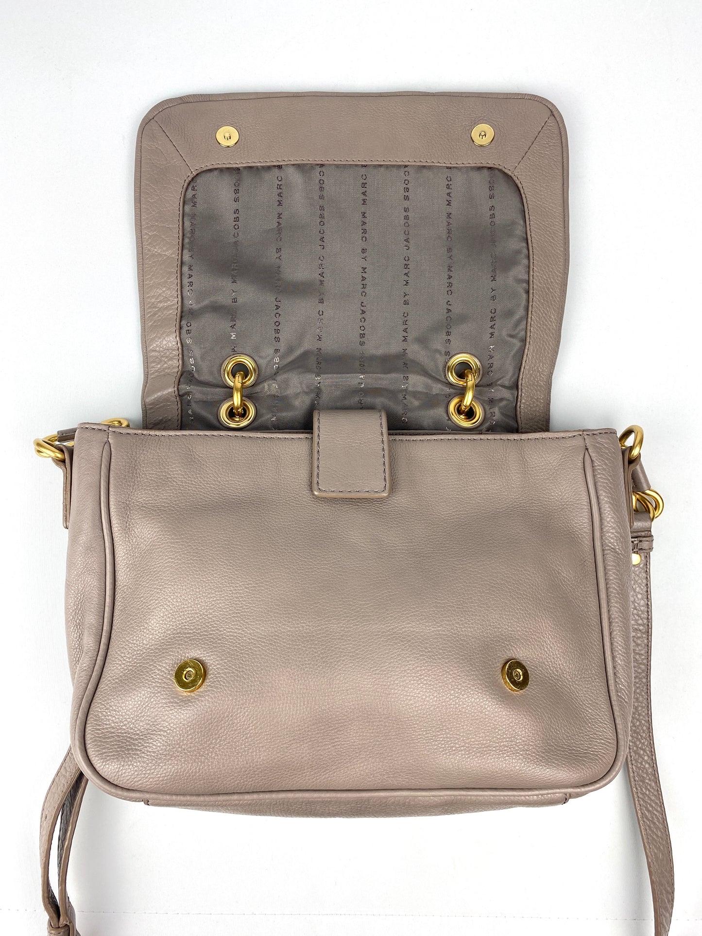 MARC BY MARC JACOBS - "TOO HOT TO HANDLE" CROSSBODY BAG LIGHT GREY
