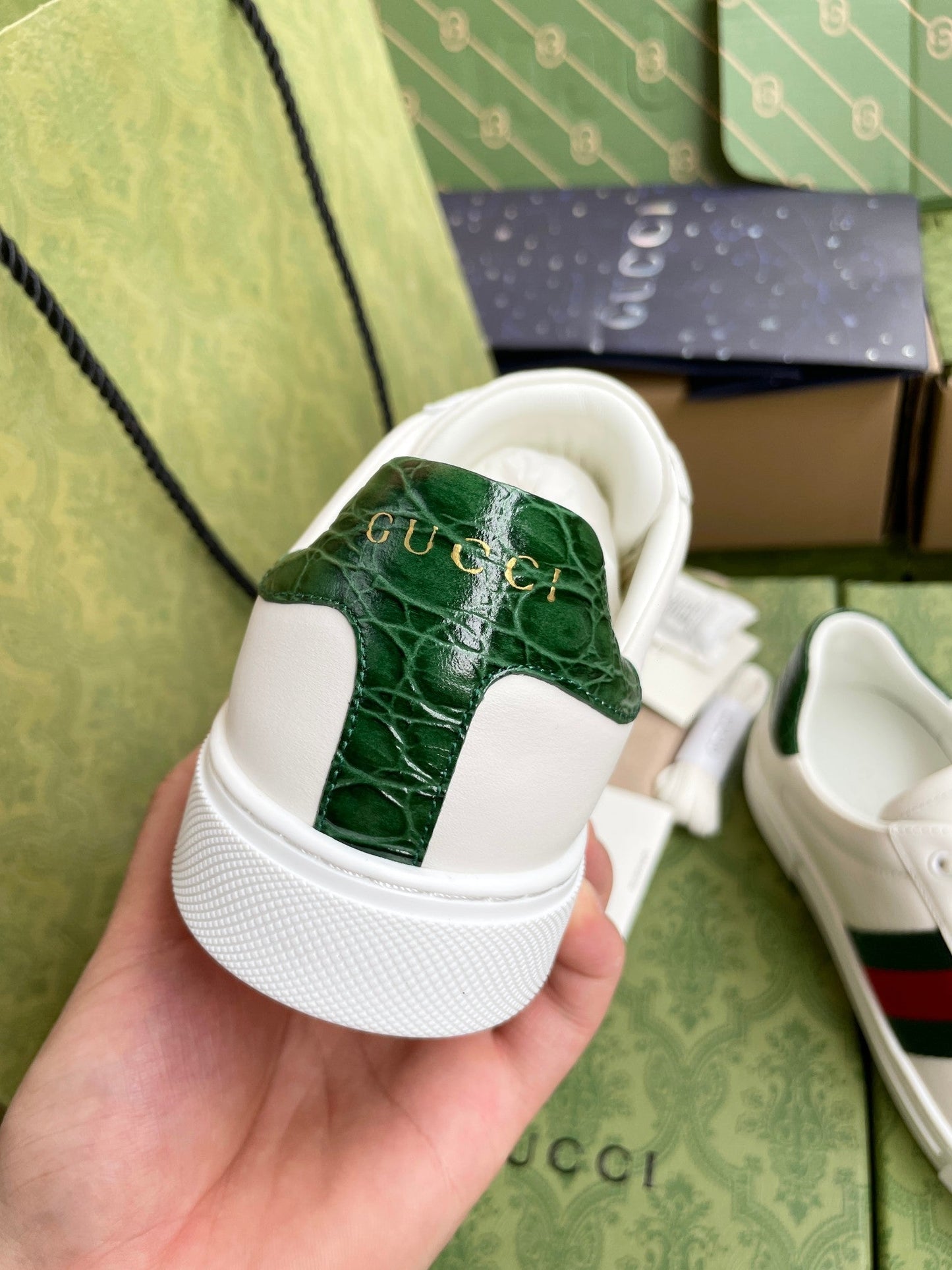 SAPATO GUCCI BRANCO COM FAIXA ACE