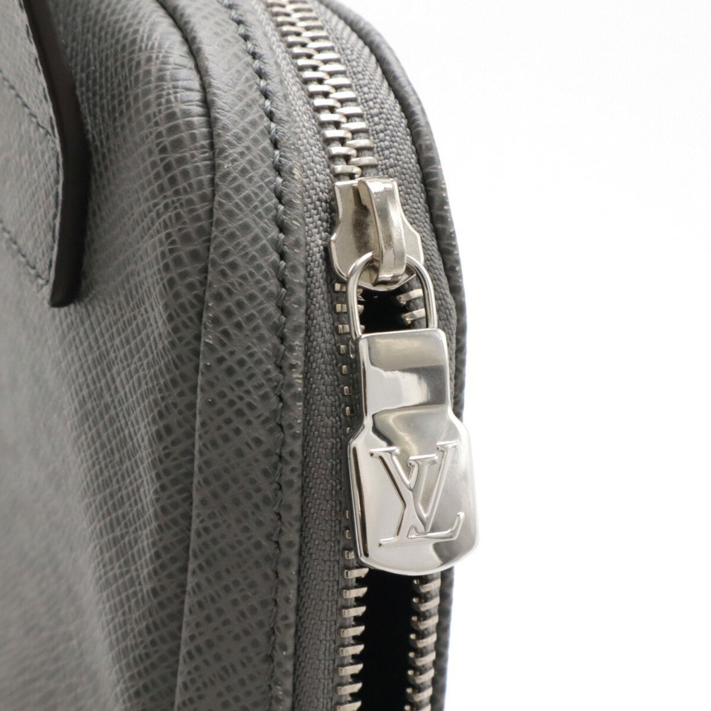 Louis Vuitton Taiga Taiga Leather Shoulder Bag Sling Bag
