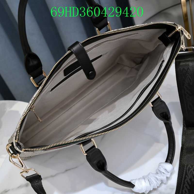 Gucci Bags - The Tote 930