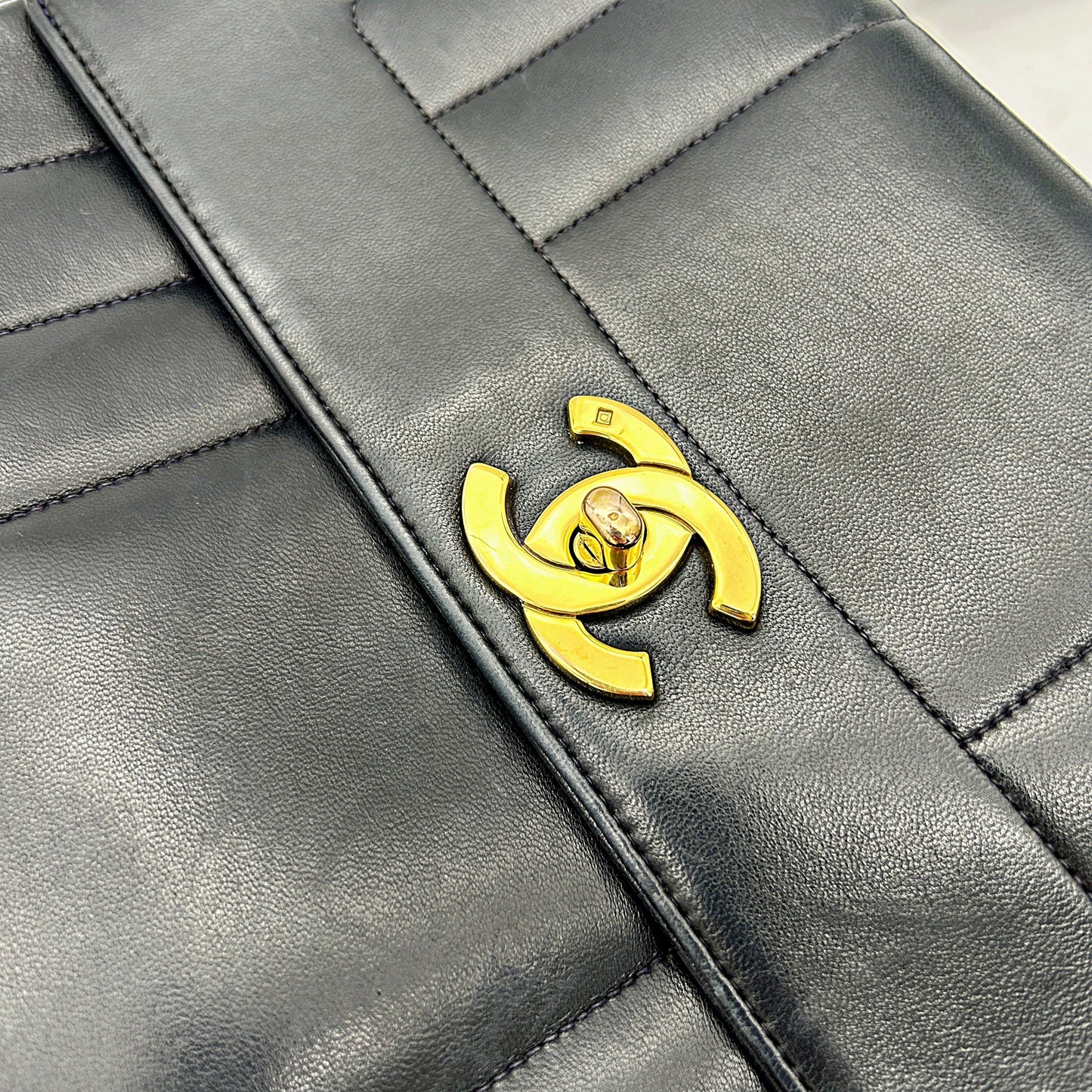 Chanel Vintage Vertical Quilt Kelly Bag - Black Handle Bags, Handbags LA18012