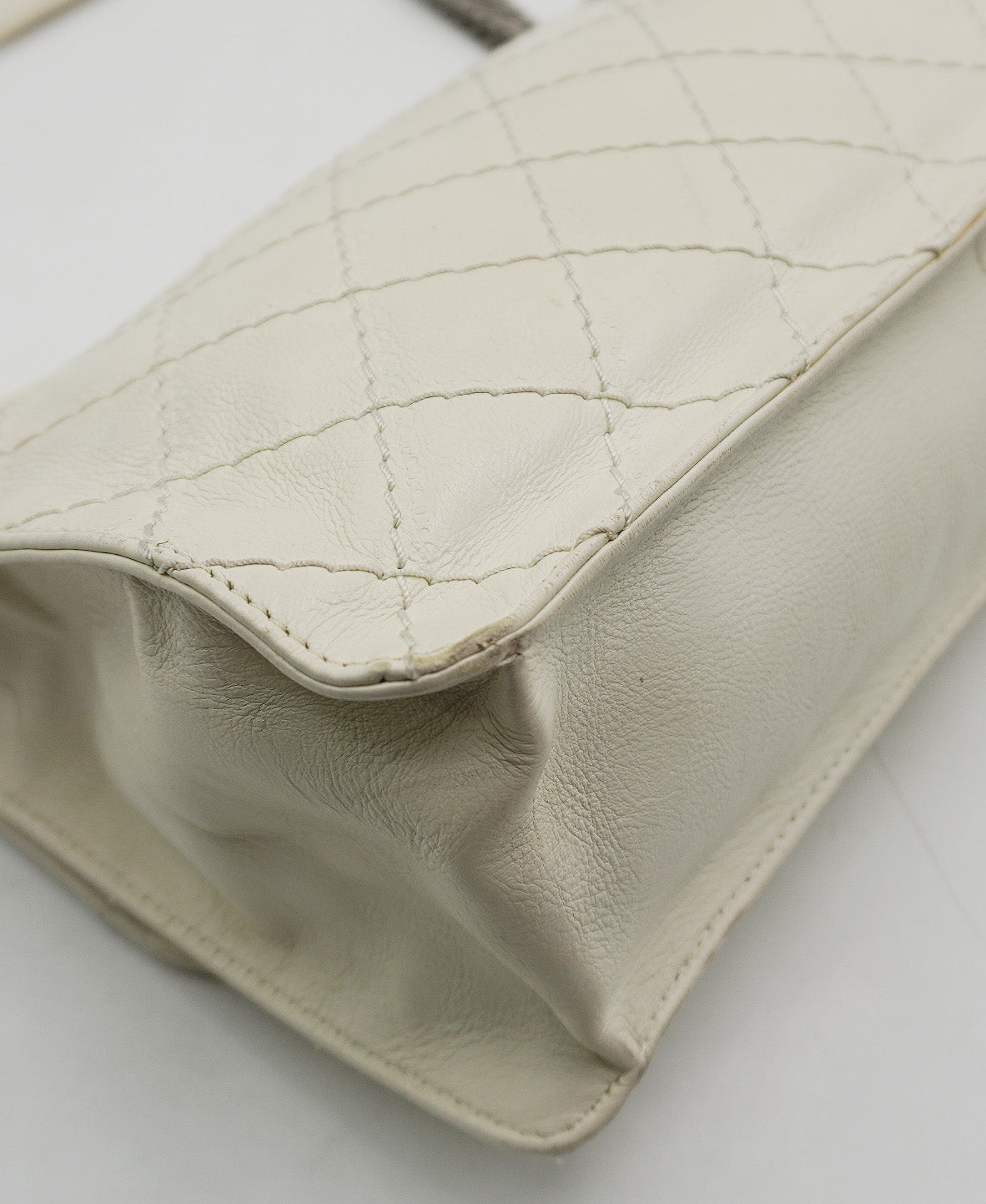 2.55 Classic Flap Shoulder Bag White