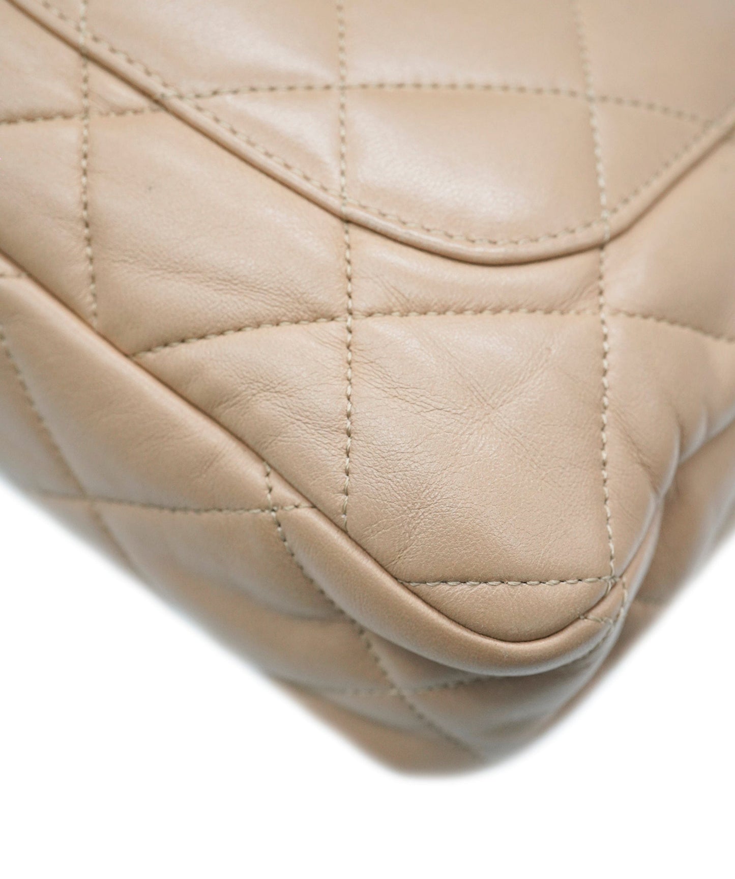 Chanel beige shoulder bag - comes full set - AJC0720