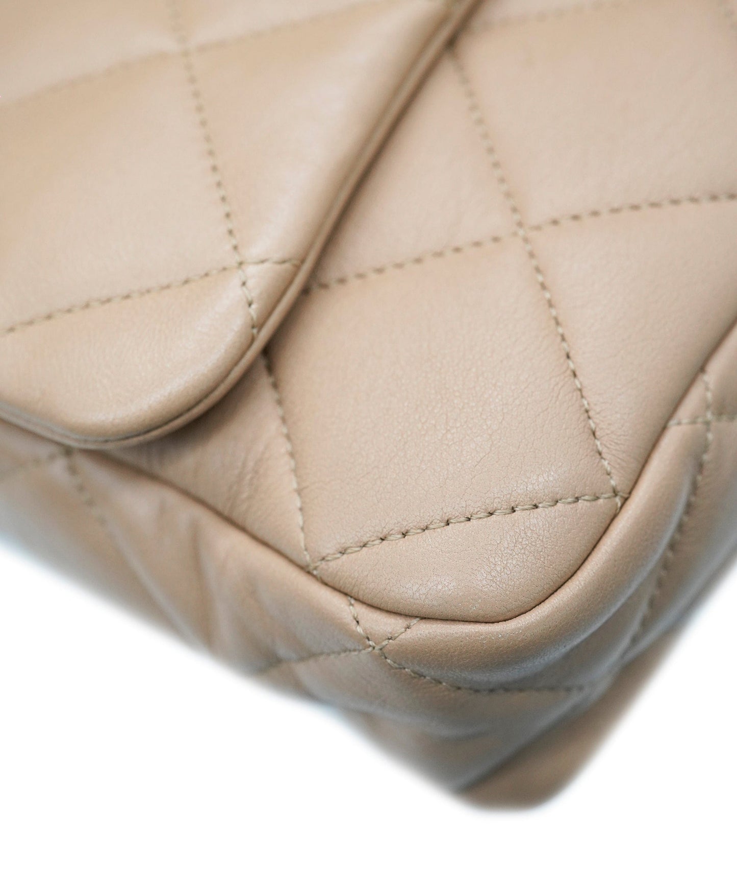 Chanel beige shoulder bag - comes full set - AJC0720