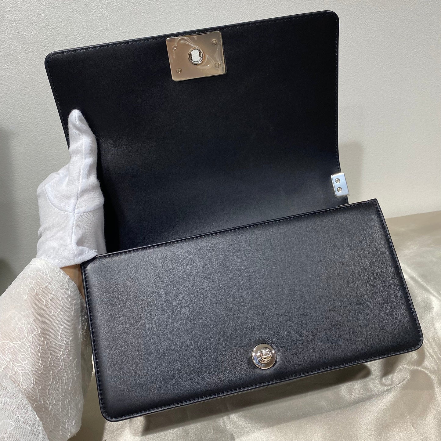 CHANEL PEARL BOYCHANEL MEDIUM CHAIN SHOULDER BAG BLACK LEATHER 90210965