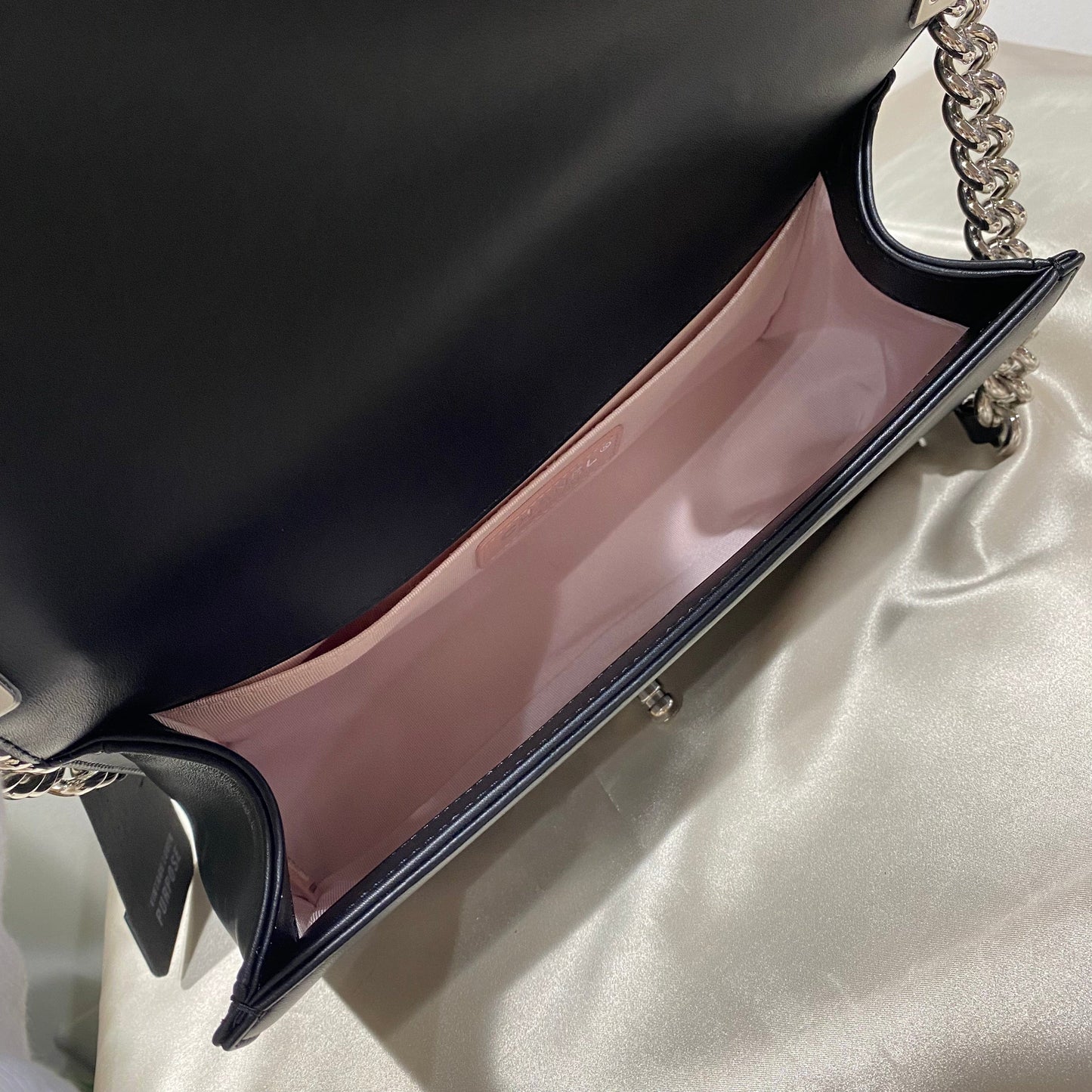 CHANEL PEARL BOYCHANEL MEDIUM CHAIN SHOULDER BAG BLACK LEATHER 90210965