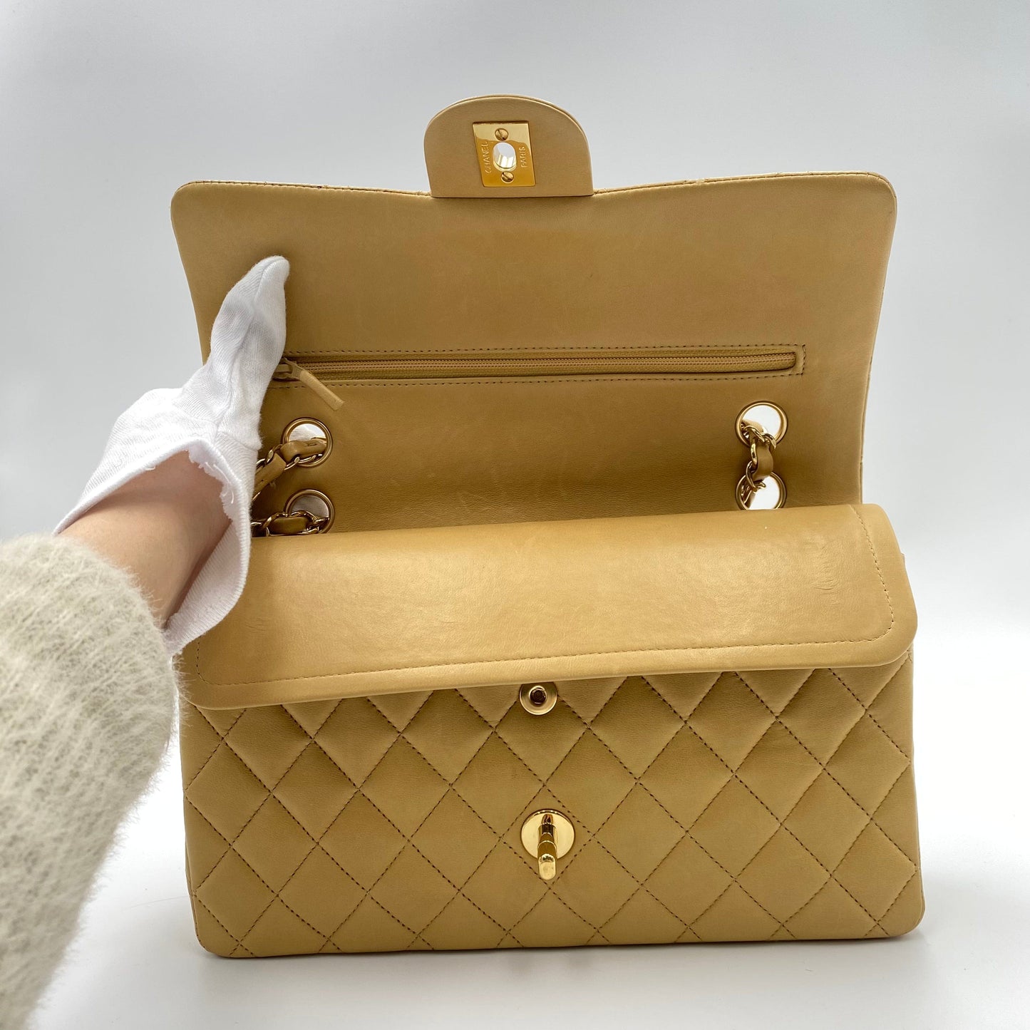 CHANEL VINTAGE CLASSIC FLAP MEDIUM CHAIN SHOULDER BAG BEIGE LAMB SKIN 90188212
