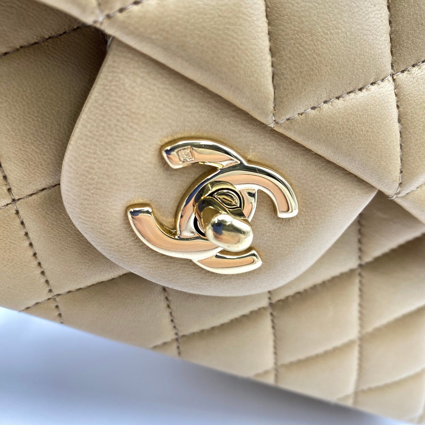 CHANEL VINTAGE CLASSIC FLAP MEDIUM CHAIN SHOULDER BAG BEIGE LAMB SKIN 90188212