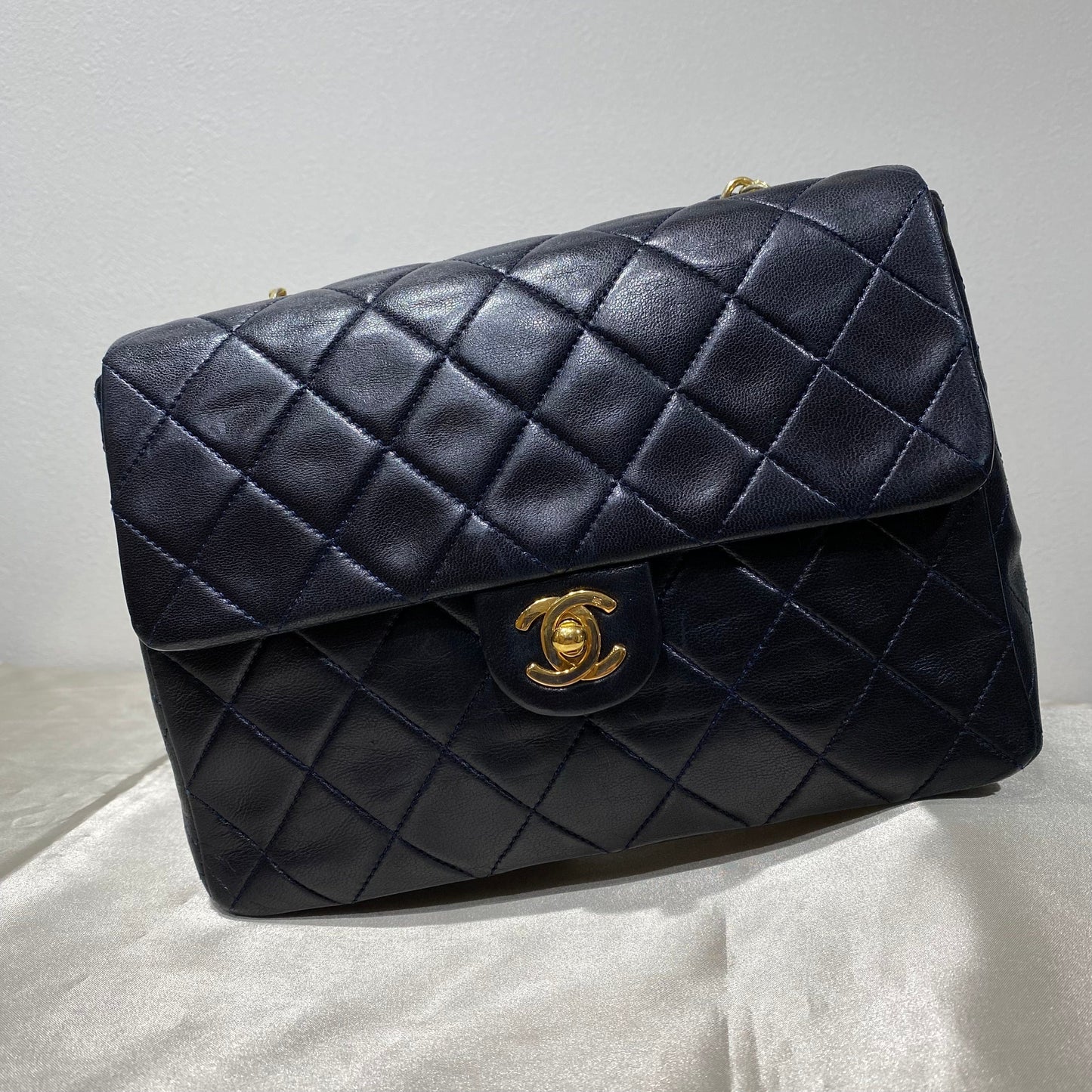 CHANEL VINTAGE MINI SQUARE 20 CHAIN SHOULDER NAVY LAMB SKIN 90162392
