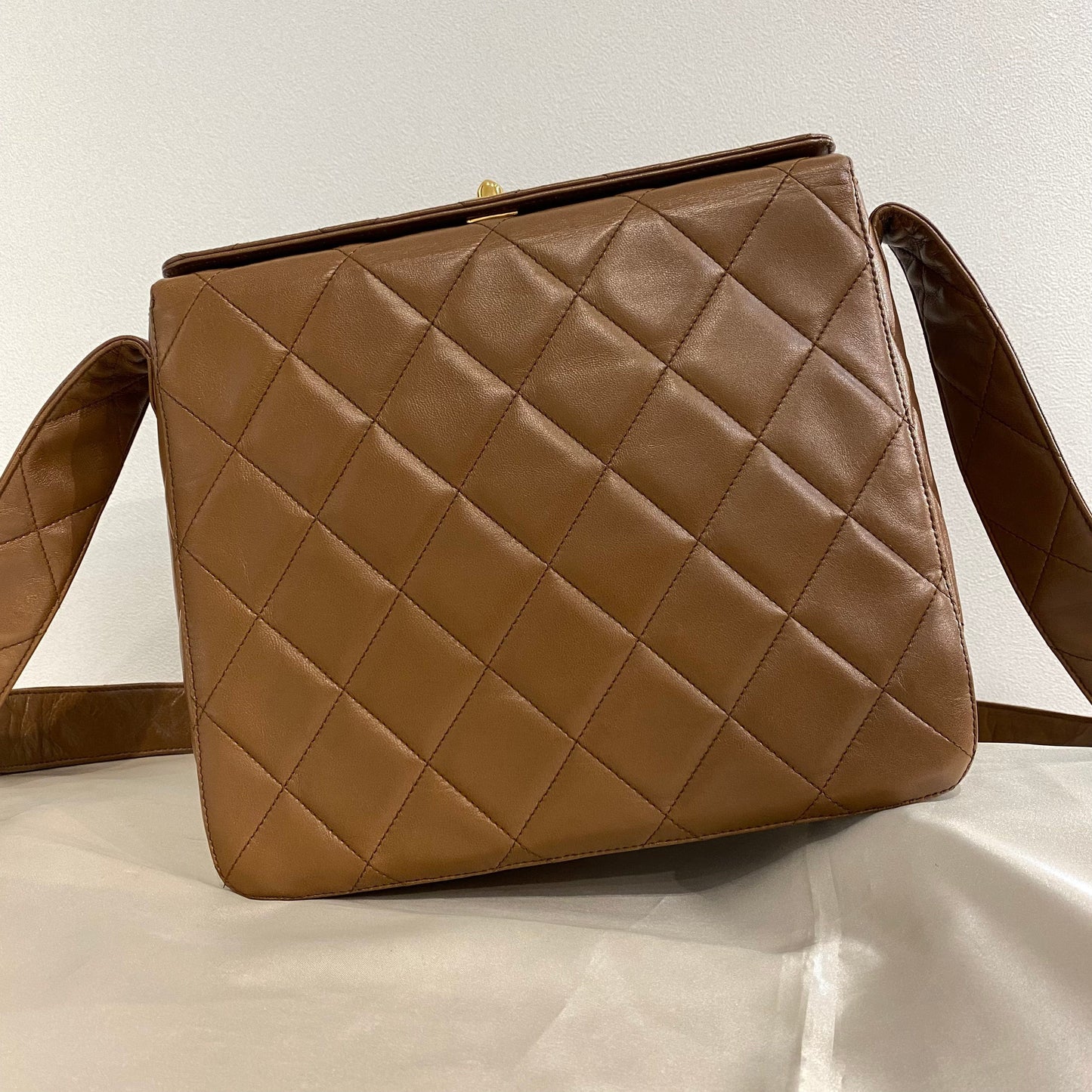 CHANEL VINTAGE SHOULDER BAG BROWN LAMB SKIN 90199511