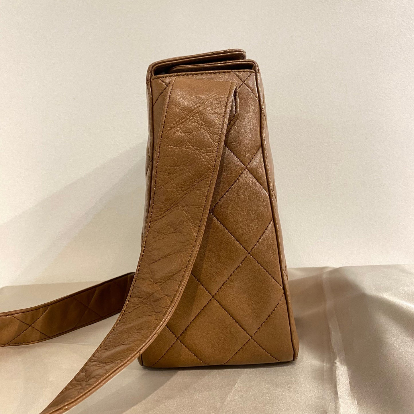 CHANEL VINTAGE SHOULDER BAG BROWN LAMB SKIN 90199511