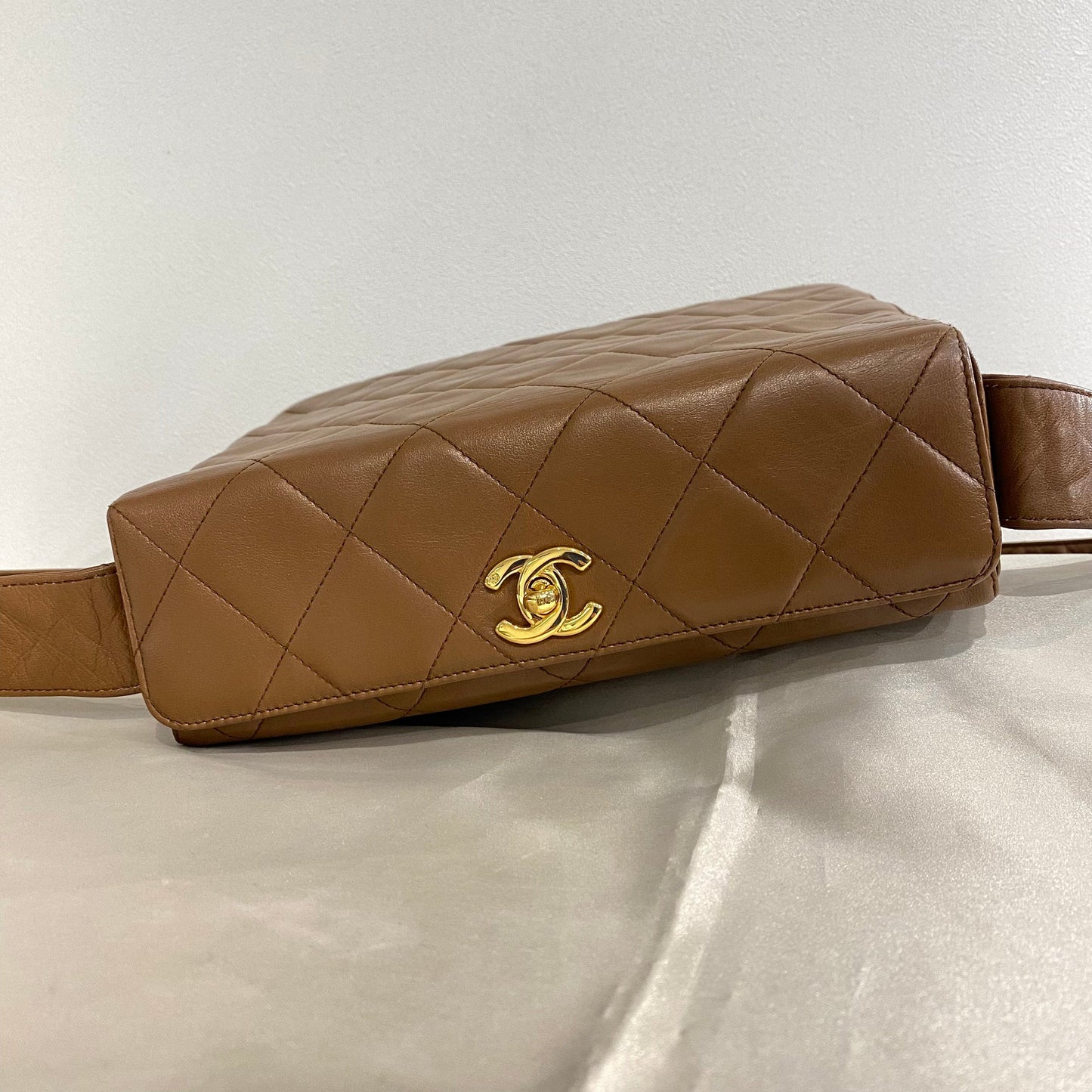 CHANEL VINTAGE SHOULDER BAG BROWN LAMB SKIN 90199511