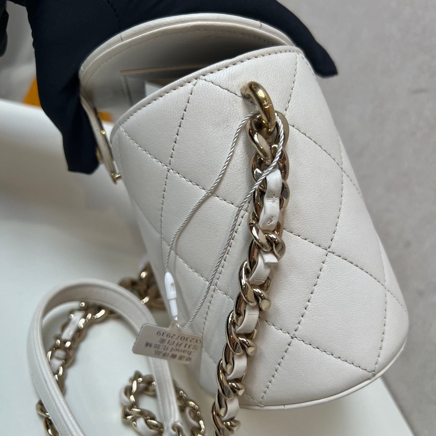 Chanel Elegant Chain Vanity Case - Crossbody Bags 3327