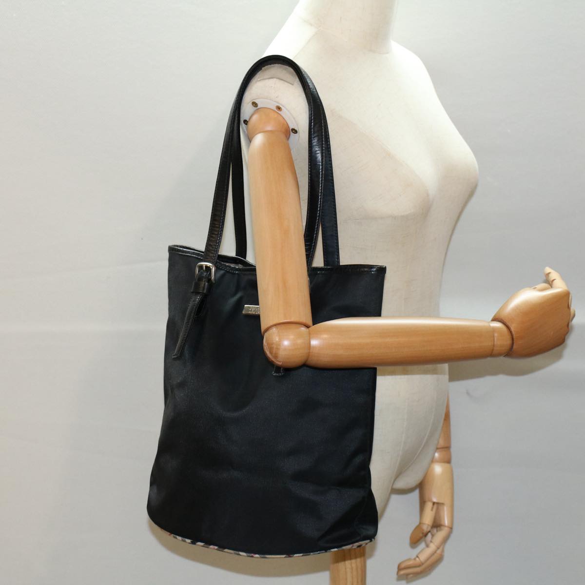 BurberrySs Shoulder Bag Nylon Black Auth hk862