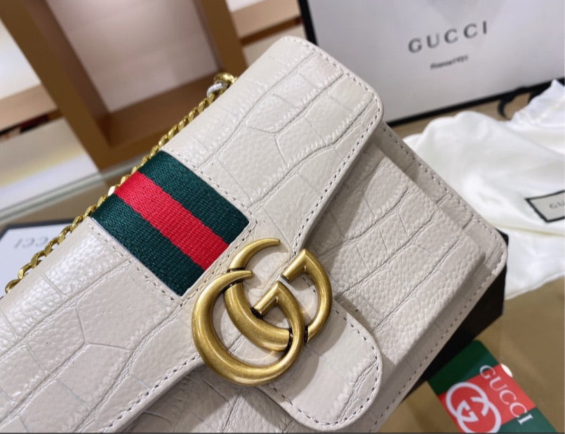 Woman Gucci shoulder handbag