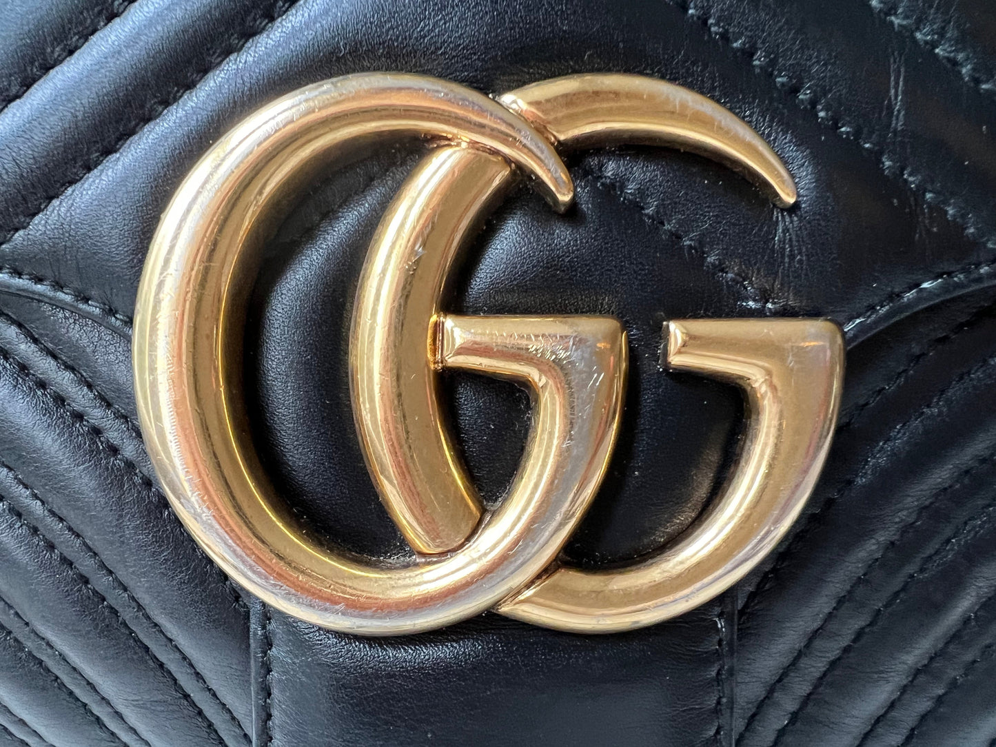 Gucci GG Black Marmont Medium Shoulder Bag (RRP £2,070)