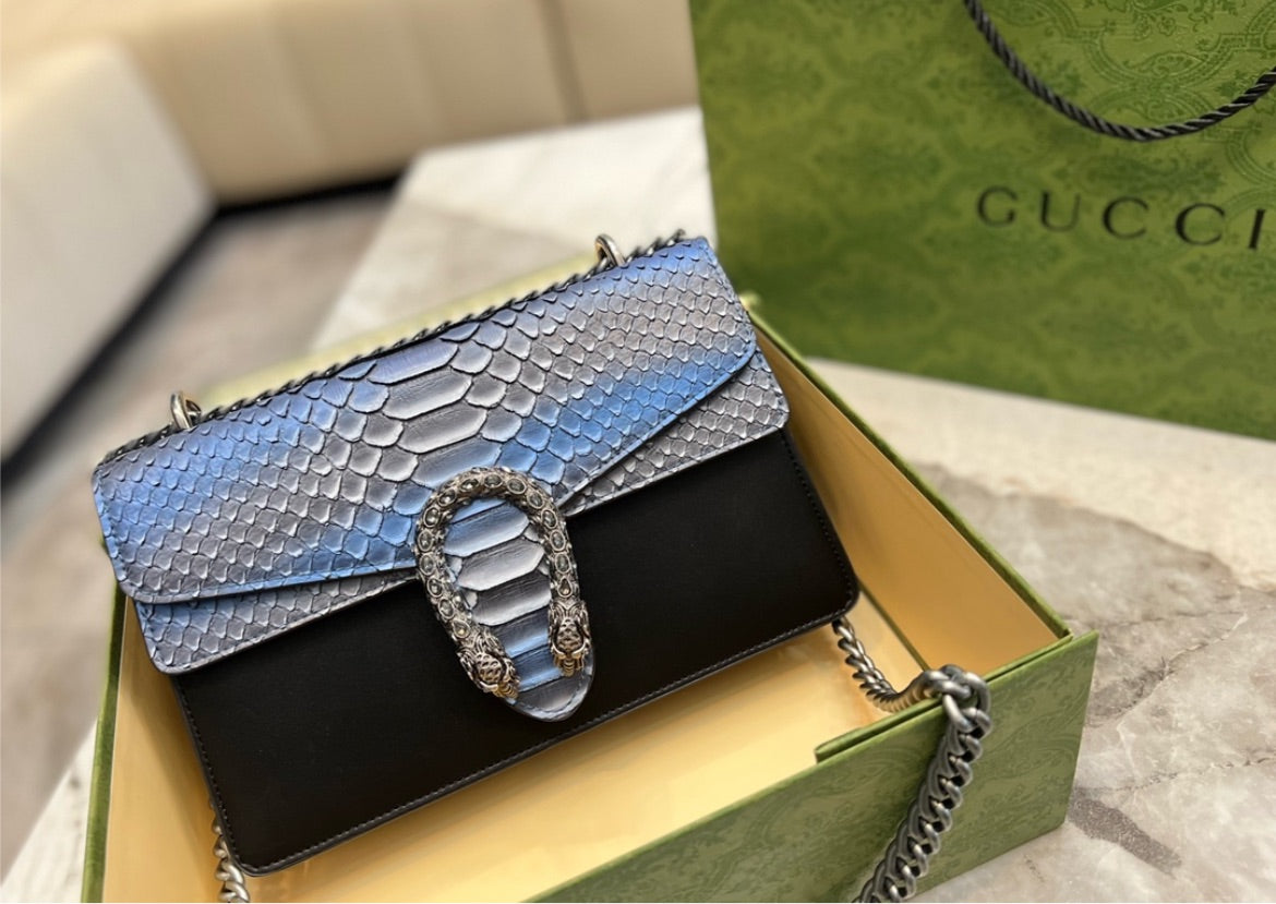 New woman Gucci shoulder handbag