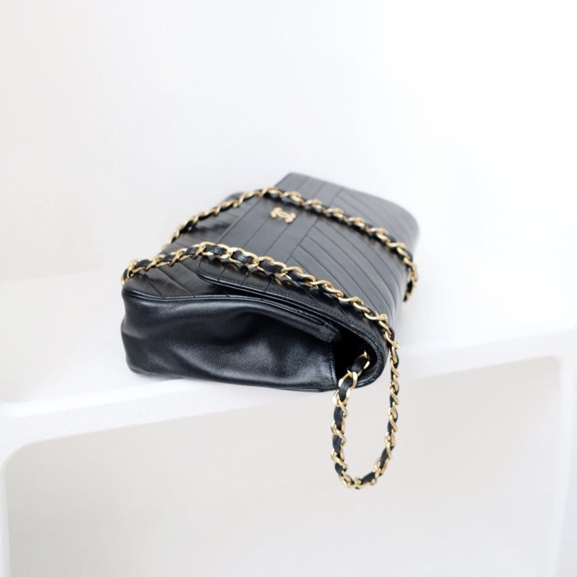 Chanel cc logo chain shoulder bag leather black gold