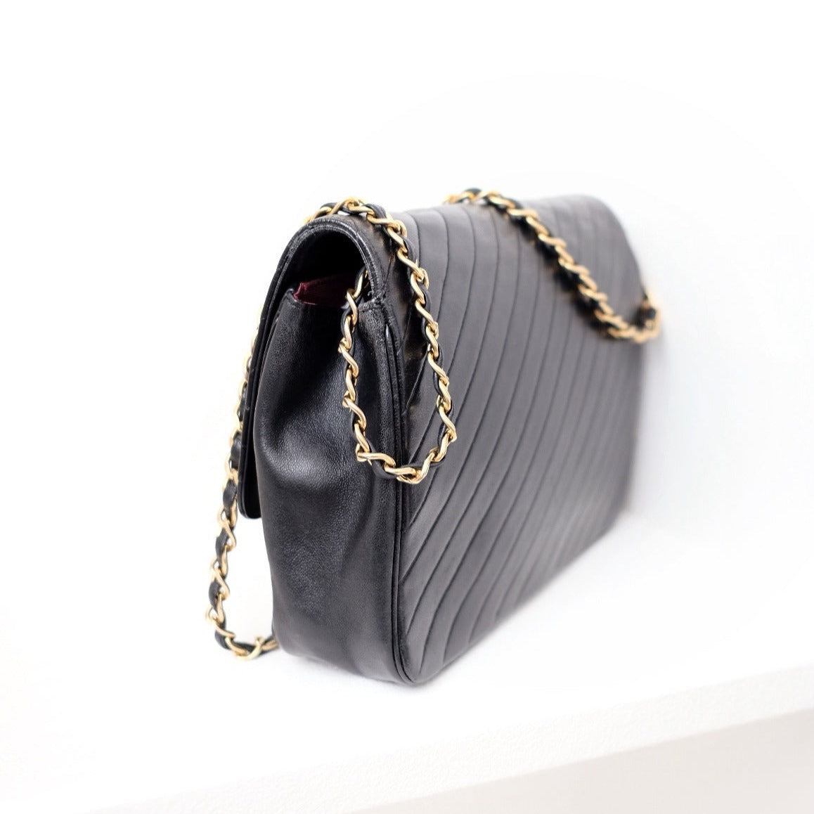 Chanel cc logo chain shoulder bag leather black gold