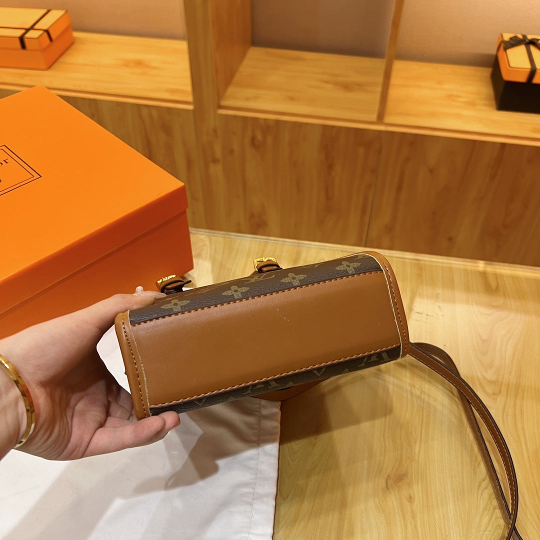 Louis Vuitton (Coach, Michael Kors, Gucci)handbags