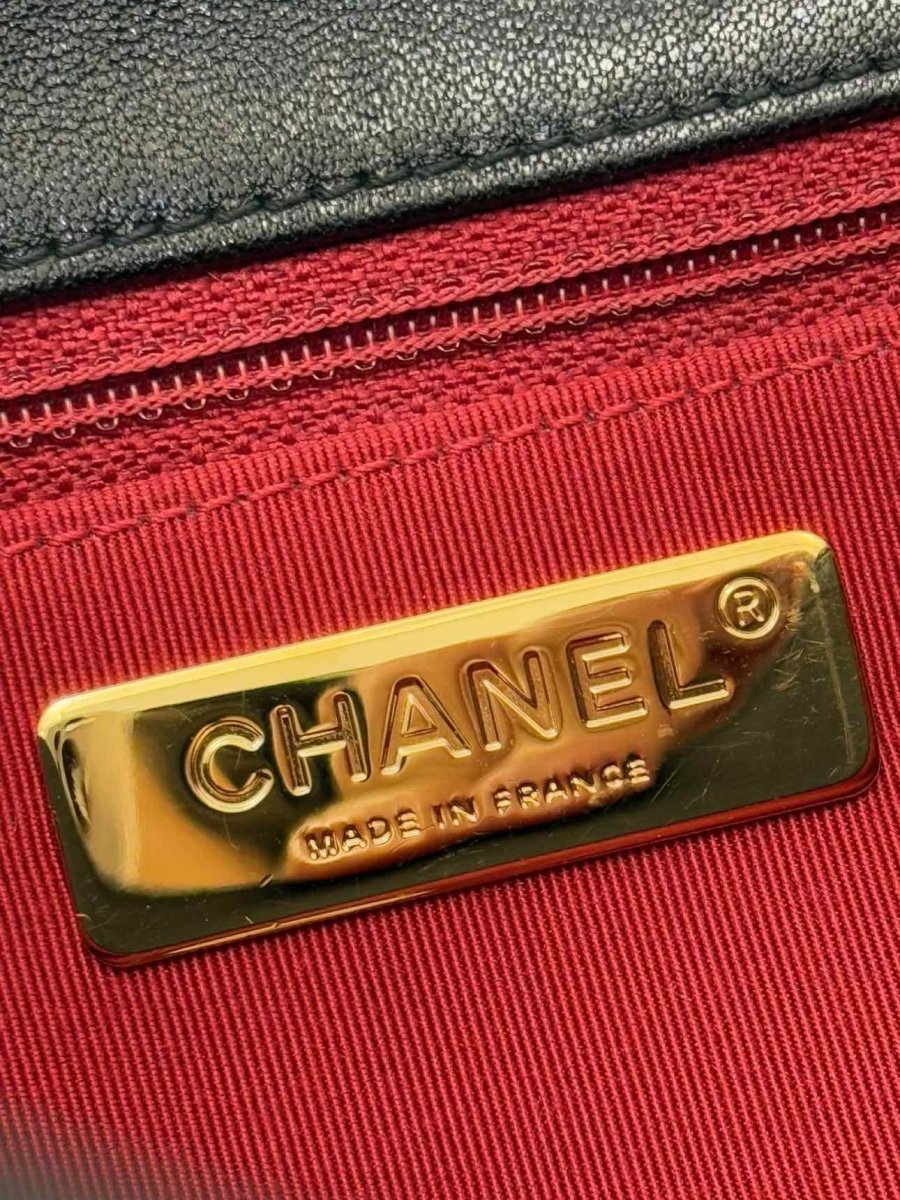 CHANEL 19 Black Quilted Shoulder Bag