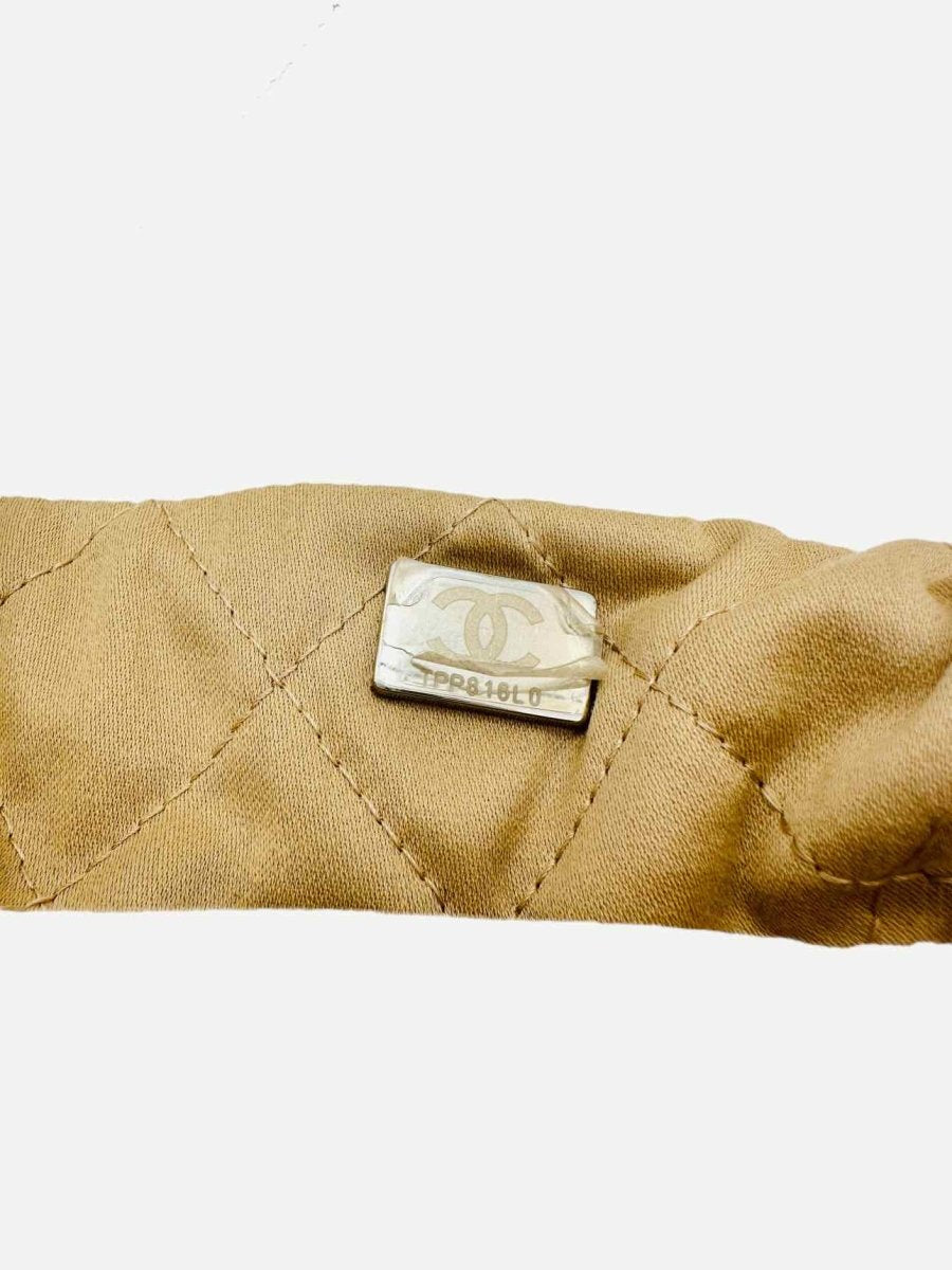 CHANEL 22 White Quilted Shoulder Bag