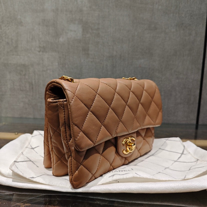 Chanel Beige Quilted Leather Chain Shoulder Bag xxcm