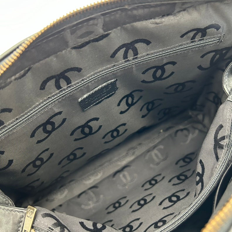 Chanel Black Quilted Leather Shoulder Bag Medium with Silver Hardware