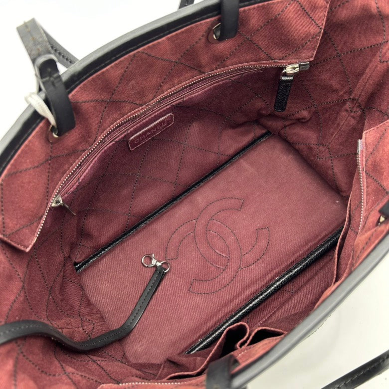 Chanel Black Leather Quilted Shoulder Bag Medium