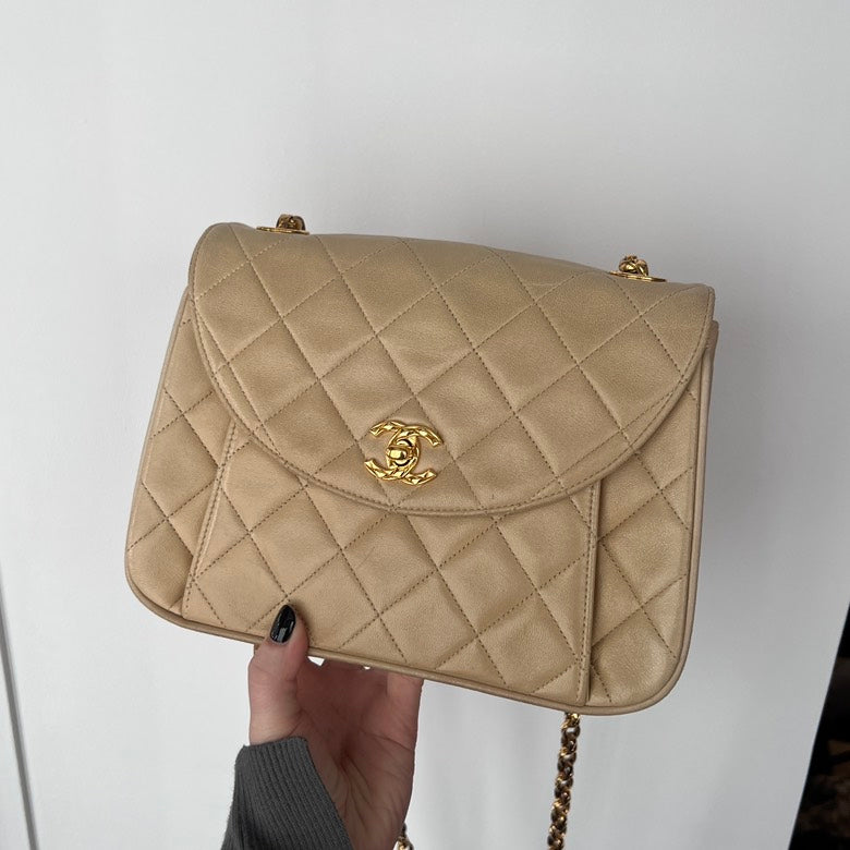 Chanel Preloved Leather Chain Shoulder Bag Beige - AF606
