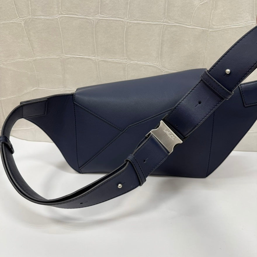 Loewe Puzzle Body Bag FM9020 in Navy Leather, Crossbody Style
