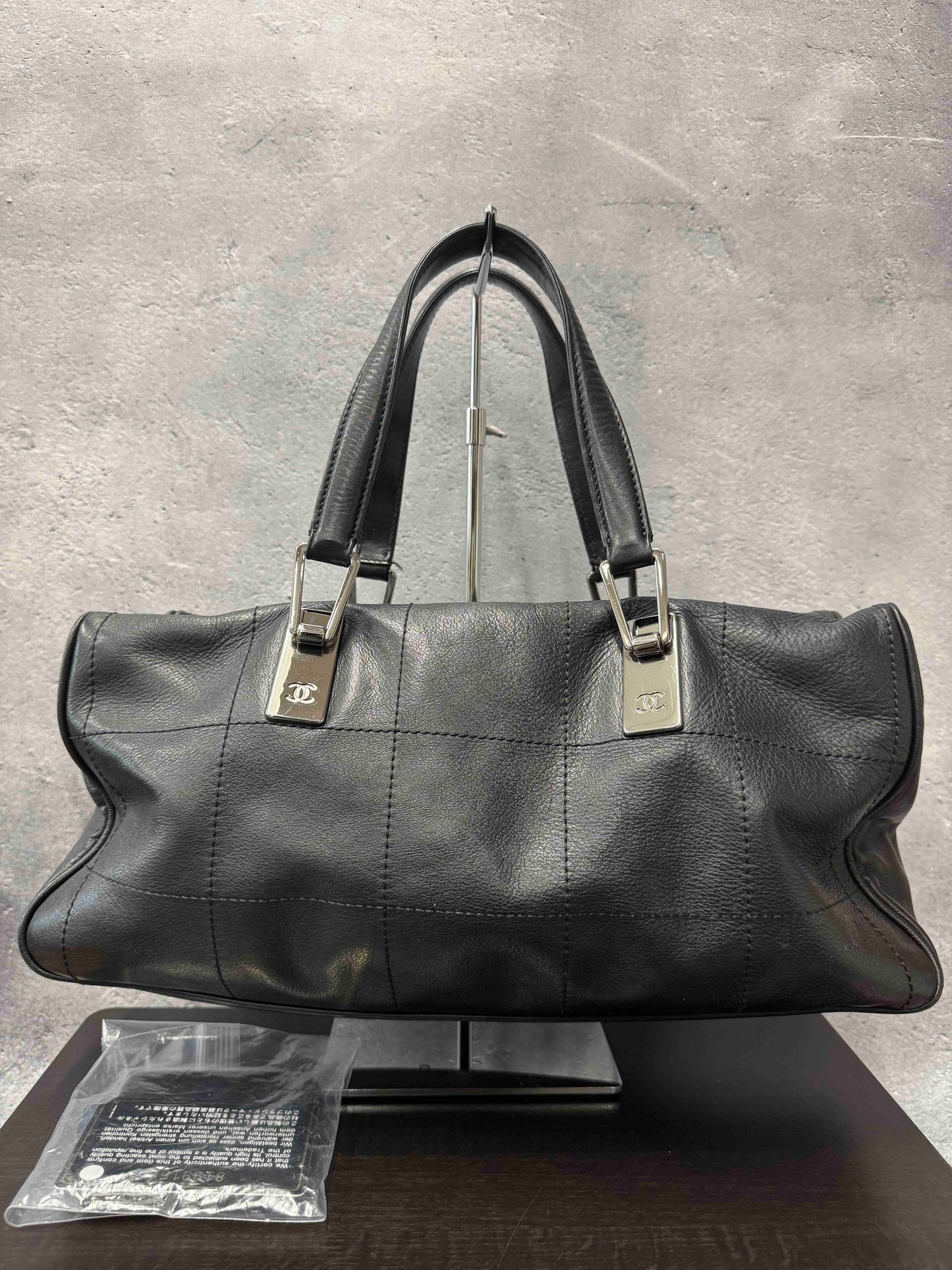 Chanel Black Tote Bag JW - Elegant Leather Shoulder Bag