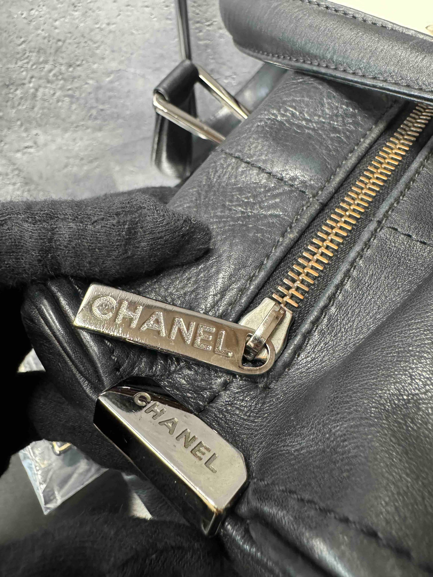 Chanel Black Tote Bag JW - Elegant Leather Shoulder Bag