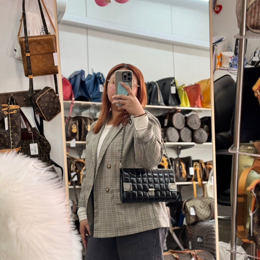 Chanel Chocolate Bar Chain Shoulder Bag in Black Leather