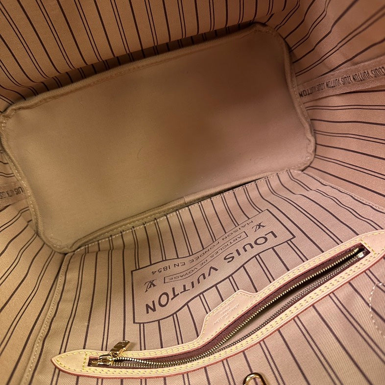Pre-loved Louis Vuitton Neverfull MM Tote Bag in Monogram Canvas