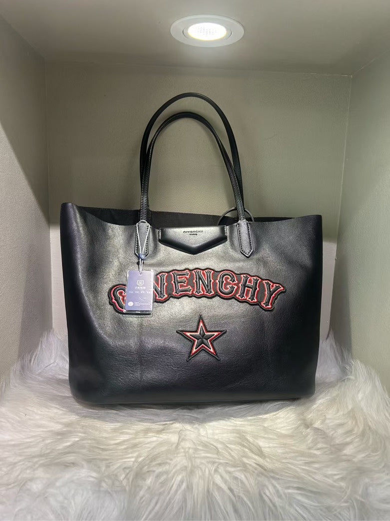 Pre-loved GIVENCHY Logo Star Black Leather Tote Bag