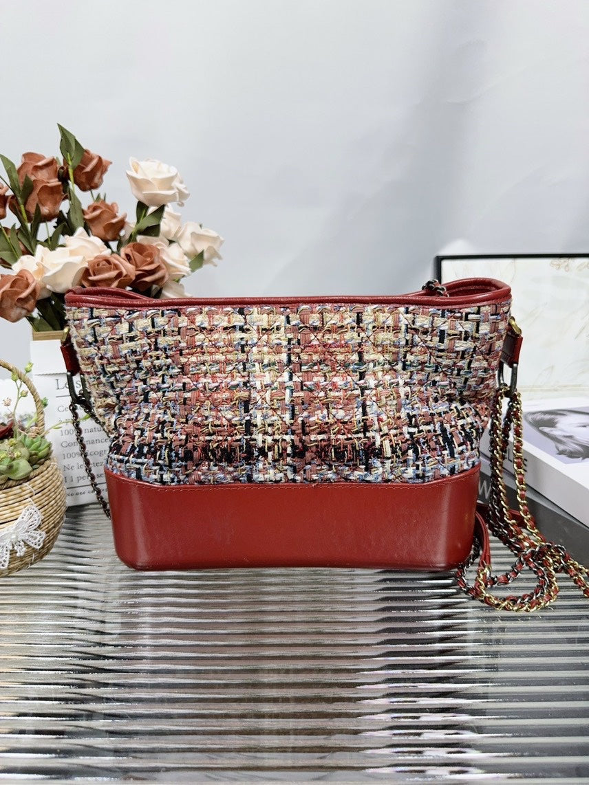 Chanel Preloved Tweed and Leather Shoulder Bag - Red